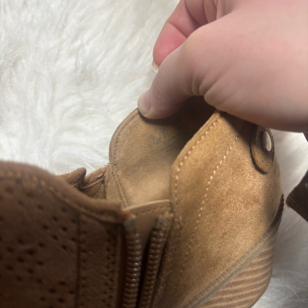 Dr.Scholl’s Tan Faux Leather with All-Over Perforation Booties size Women’s 8.5 - Picture 5 of 6
